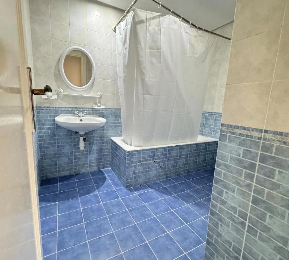 Modern And Cozy 2 Bedroom Apartment Tunis
