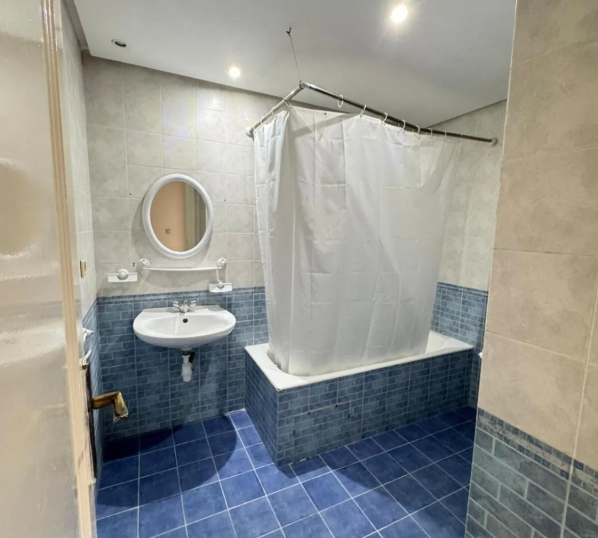 Modern And Cozy 2 Bedroom Apartment Tunis Tunisia